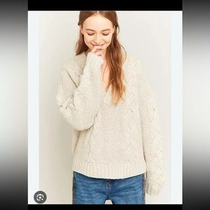 Urban Outfitters Kimchi Blue Cable V-Neck Oatmeal Pullover Jumper 
size Medium